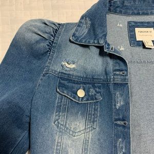 Cropped Distressed Denim Jacket 🌻